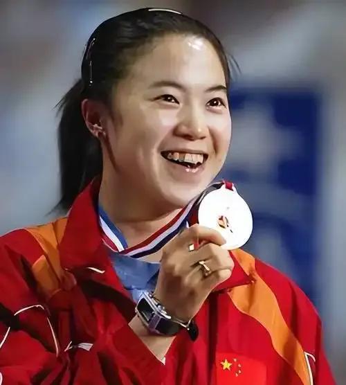 她曾是体坛传奇，手握24个世界冠军，荣耀等身。然而命运弄人，婚后仅47天便被查出