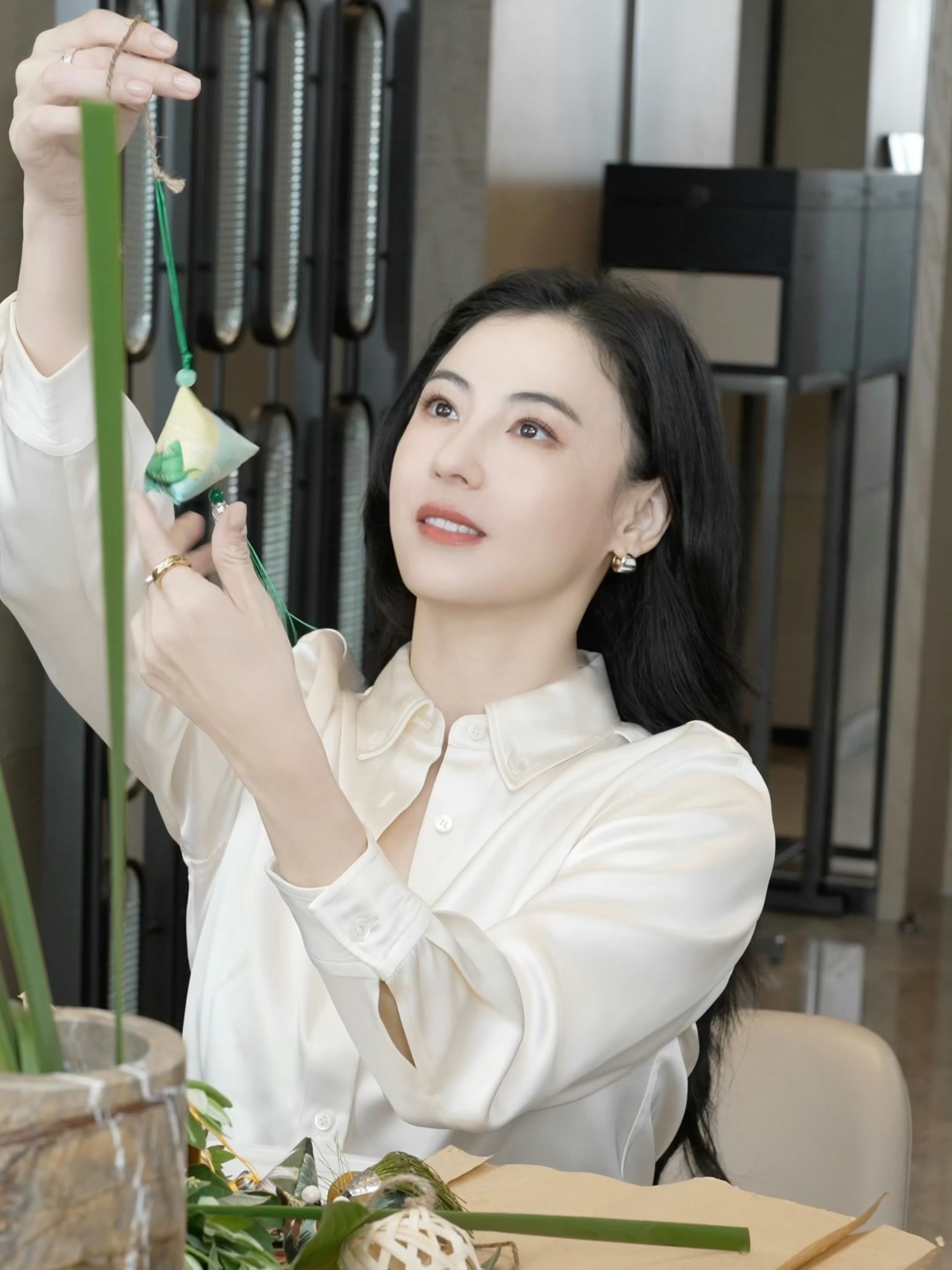 张柏芝把三个孩子养得很好娱乐圈里独自抚养三个孩子，每个孩子都教的很好，确实是一个