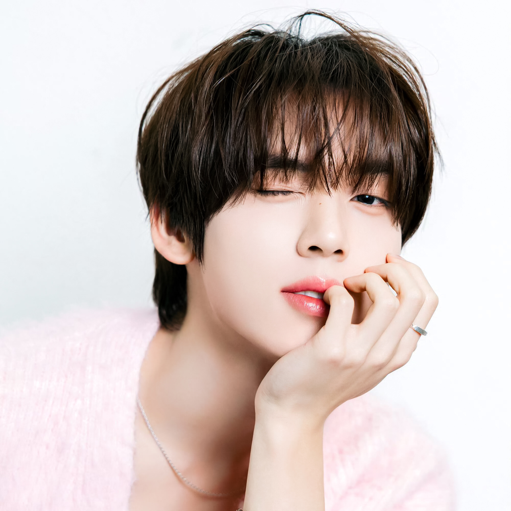𝙎𝙃𝘼𝙍𝙀-微信头像背景图搭配🩷韩维辰｜氛围感｜高清｜男生头像｜kp