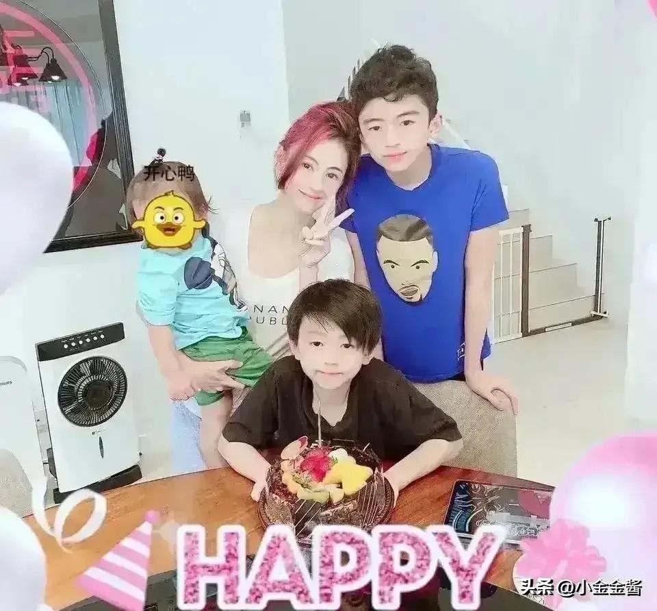 真替张柏芝感觉心寒

自从离婚后，一直没有谈恋爱，反而独自抚养3个孩子，经常凌晨