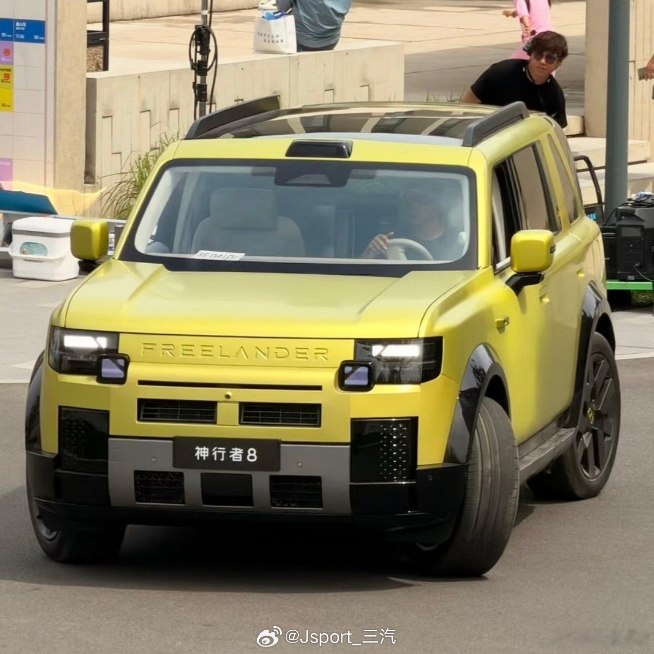freelander 哦，和路虎其他大车的显然不同点，现在发现了：就是坐姿，坐姿