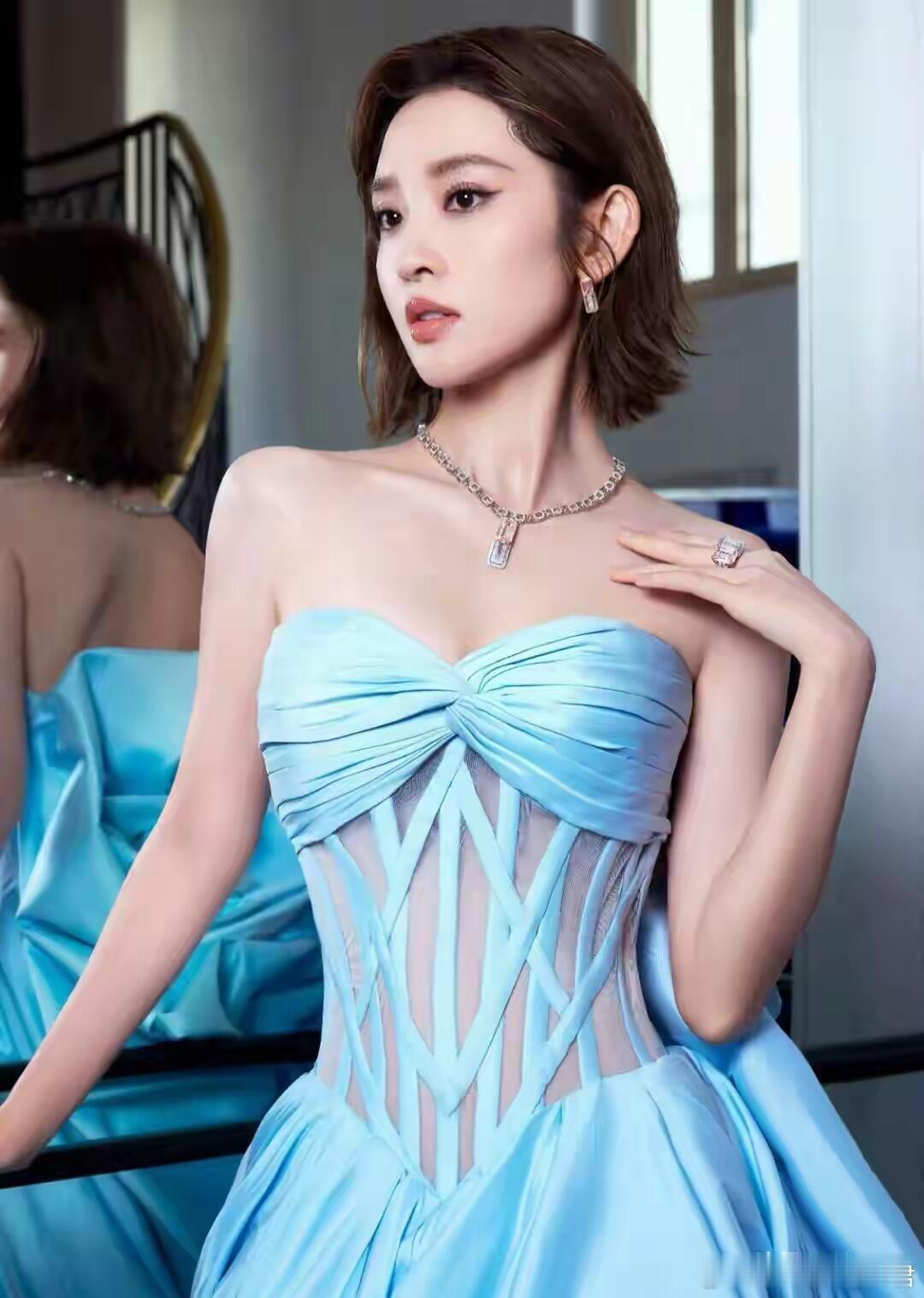 唐艺昕没有妊娠纹谁能看出唐艺昕早就当妈妈了！度假原图随手一拍身材优越，肌肤光滑细
