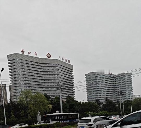 说句心里话好邻居孙小哥脑溢血住院了，我特别的难受和失手，我好像少了一个左膀右臂。