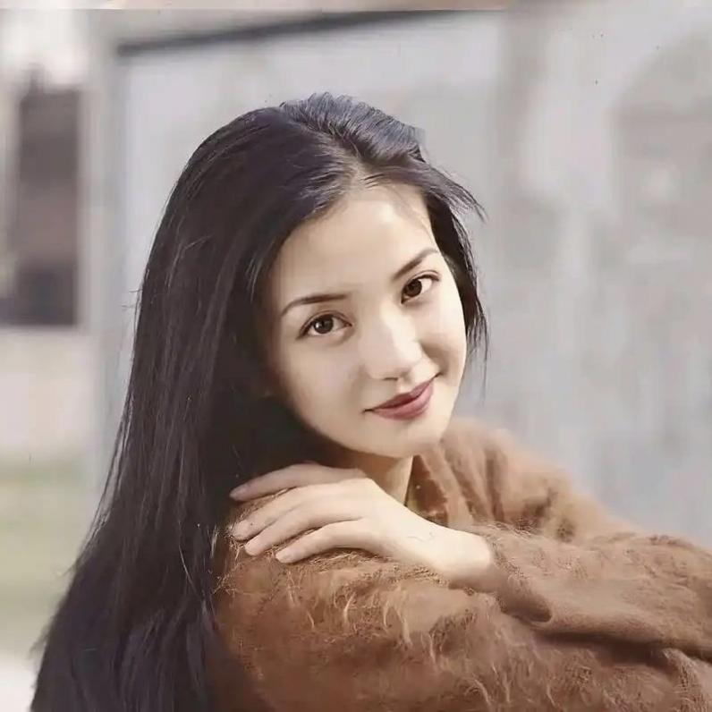 《金粉世家》男女主角选角全过程，最早阵容是陆毅扮演金燕西，赵薇扮演冷清秋，次选张