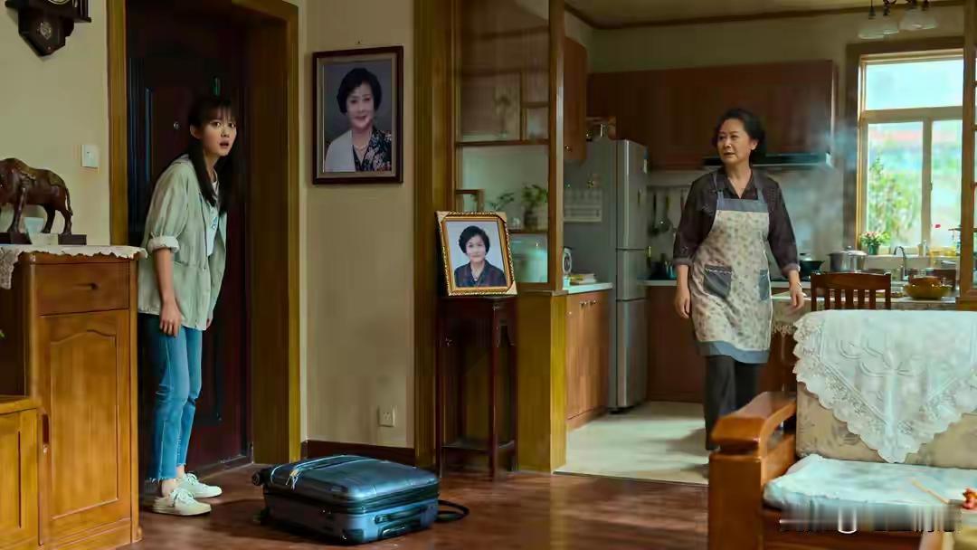 恨了四年的“陌生女人”，是我曾拼命想报答的人！推开家门我僵在原地

六月的风裹着