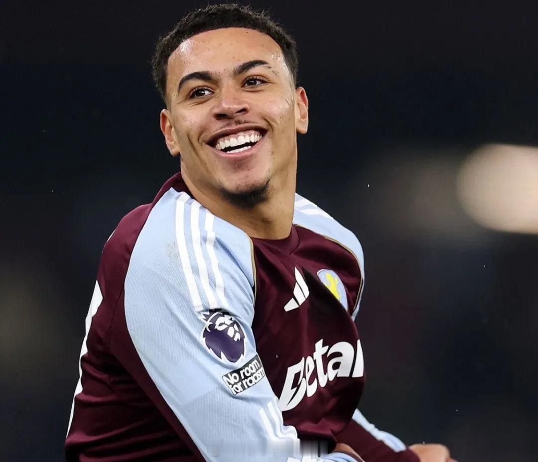 电讯报主编JB消息，阿森纳是有意收购罗杰斯的俱乐部之一，维拉球星可能需要花费他们