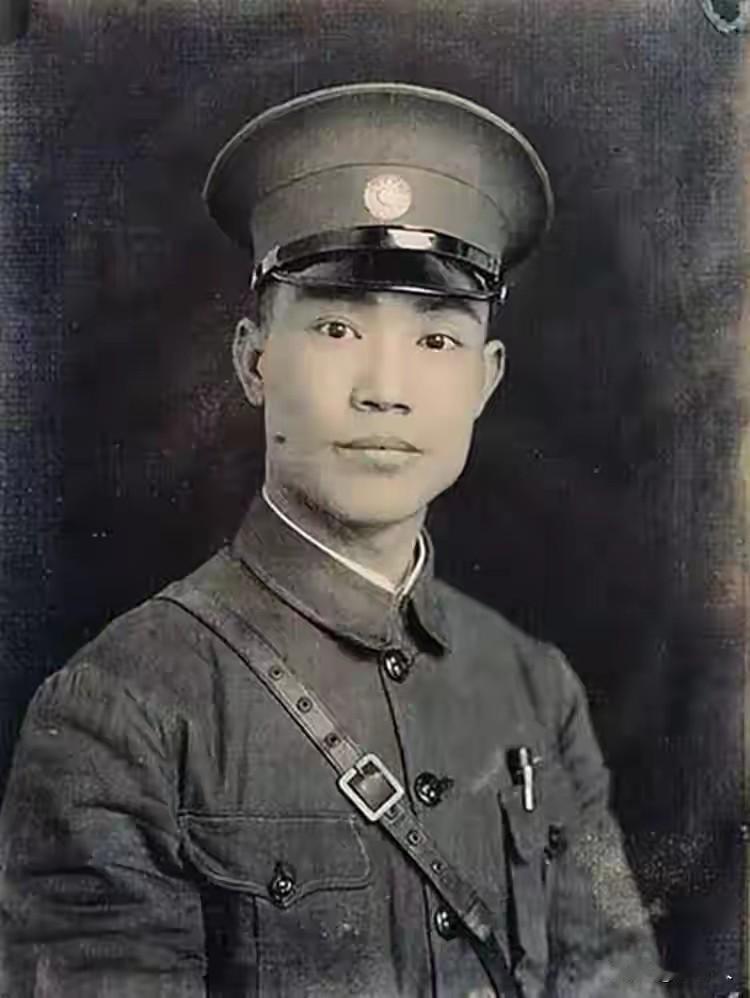 1948年，杜聿明举报郭汝瑰通共，陈诚带人强开保险柜，打开后当场道歉
 
194