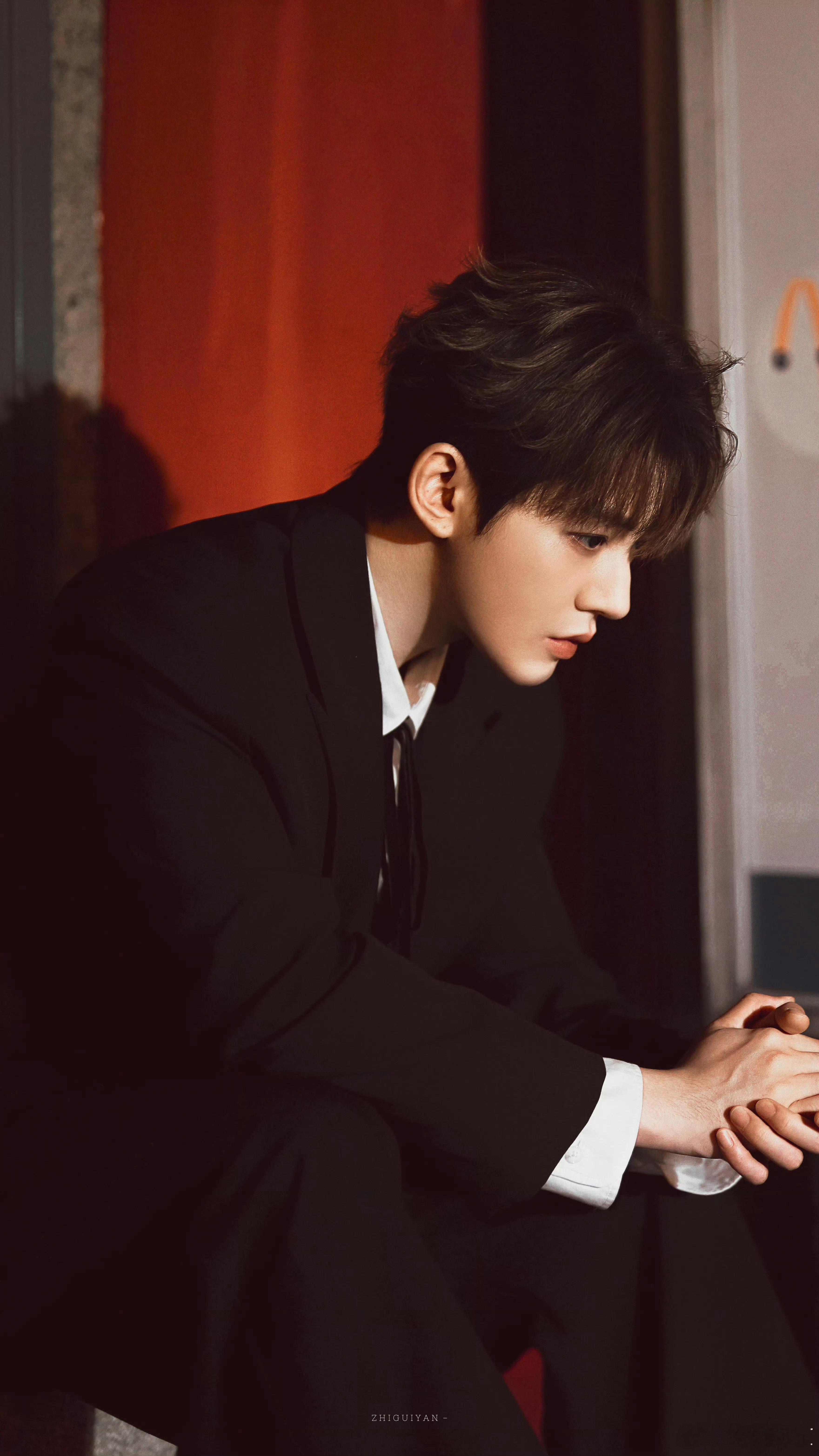 从邓为最新的活动图还真看不出来，说明人家是很有审美的。邓为 热衷穿孔