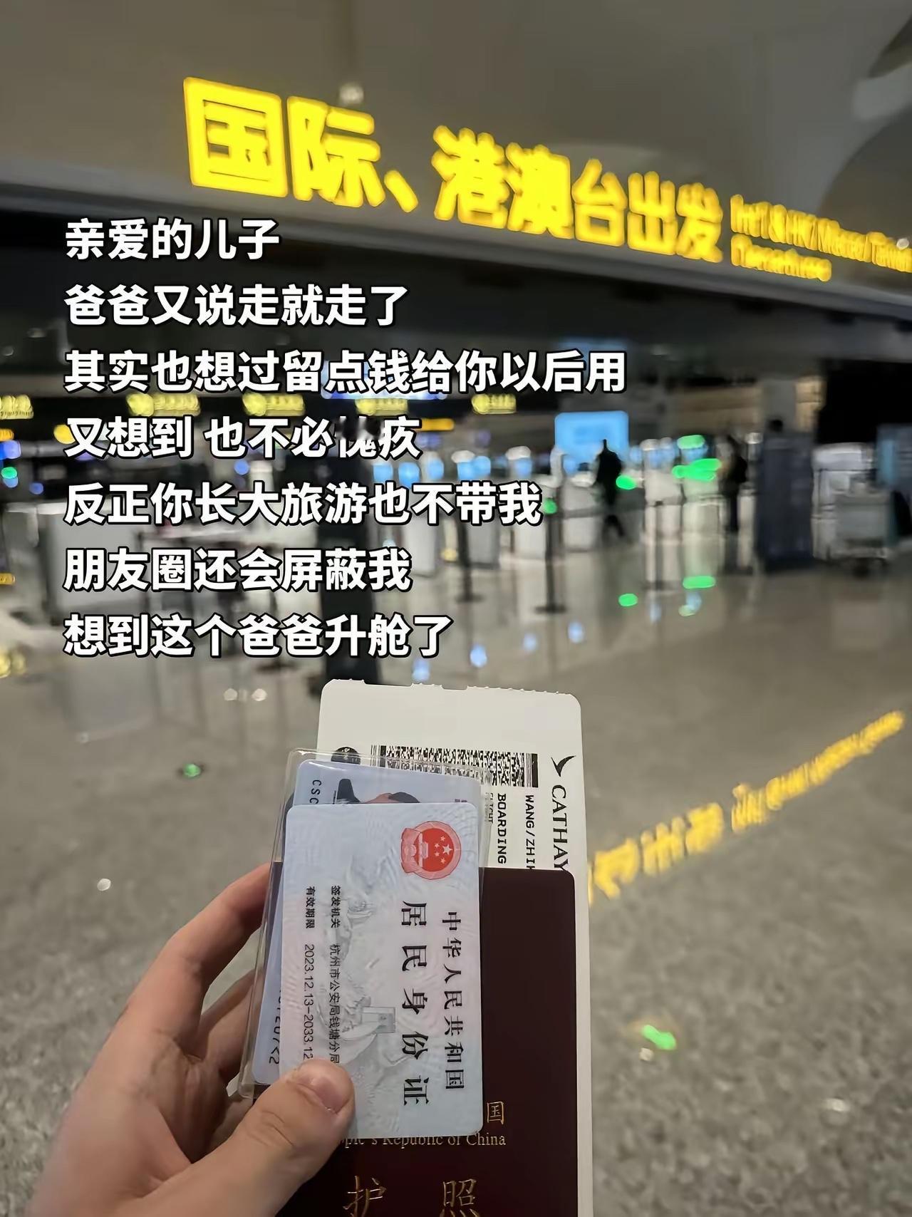 还记得八十年代的绿皮车吗？

印象最深的之一就是爬窗户进去。

因为人太多了，挤