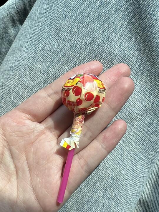 一颗棒棒糖给的快乐