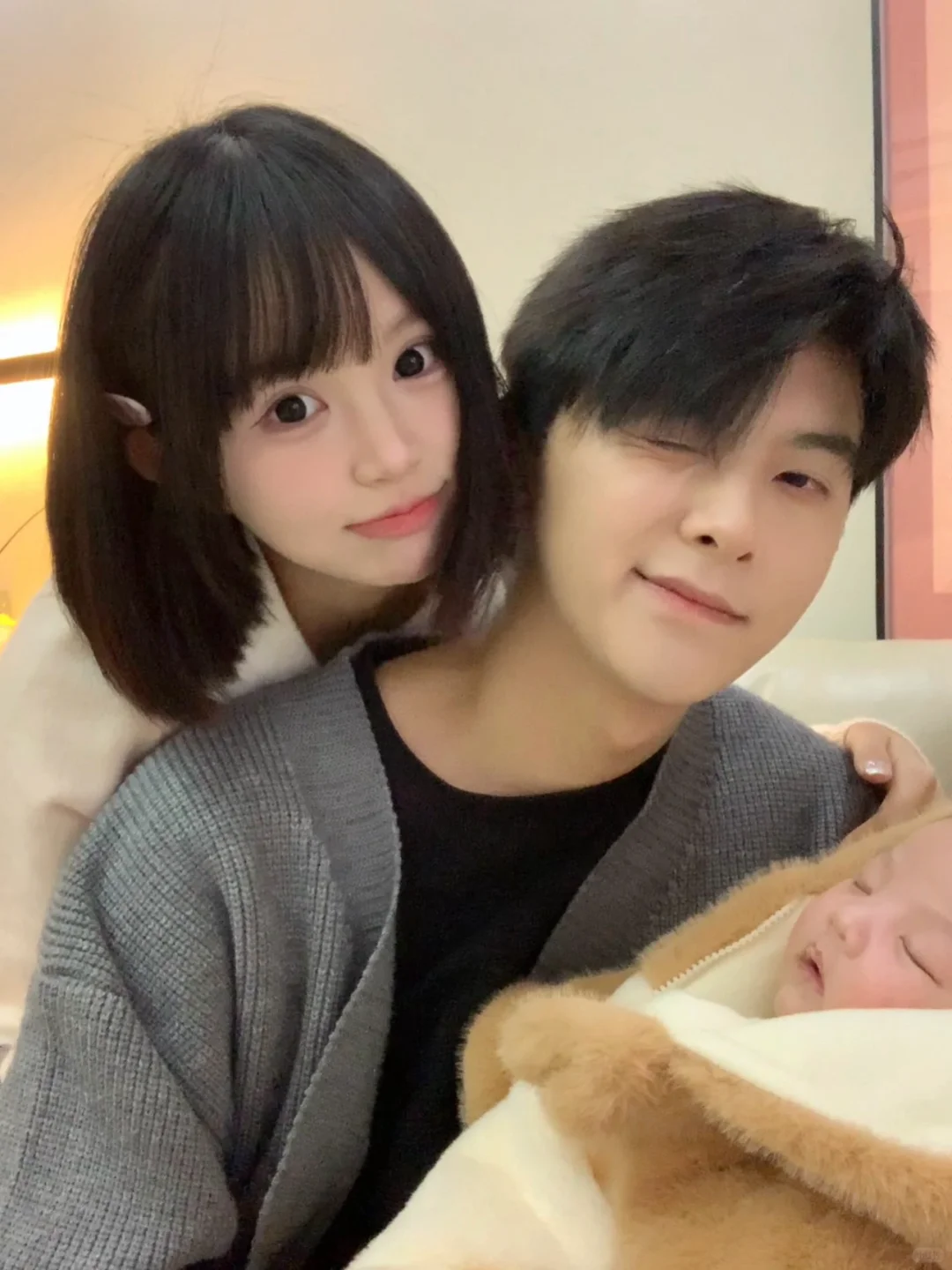 工作暂停 让我们恭喜这位新手妈妈🤗