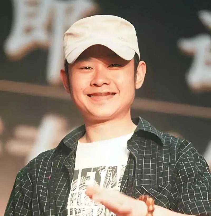 经典：13
#伤心秀吧# 

发布于2004 年 12月29日。在灯光昏暗的秀吧