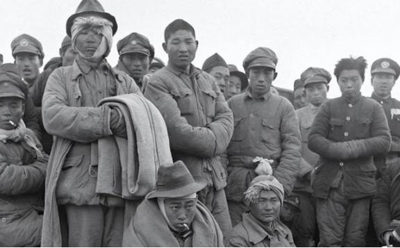 1947年8月，国民党师长李铁民下令将一百多地下党杀害，少将韩君明劝他：“老铁，