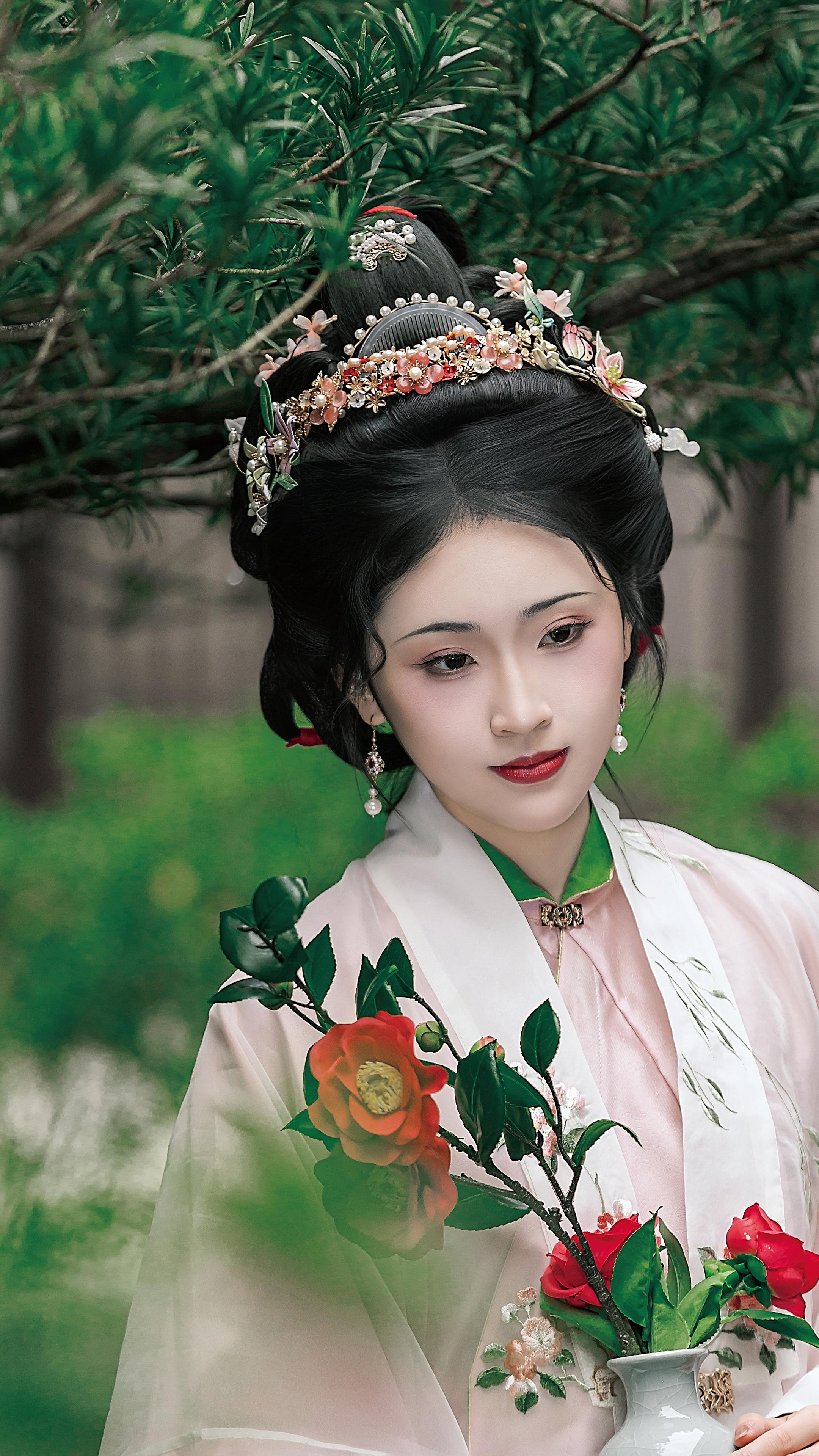 山茶灼灼 不争春色。