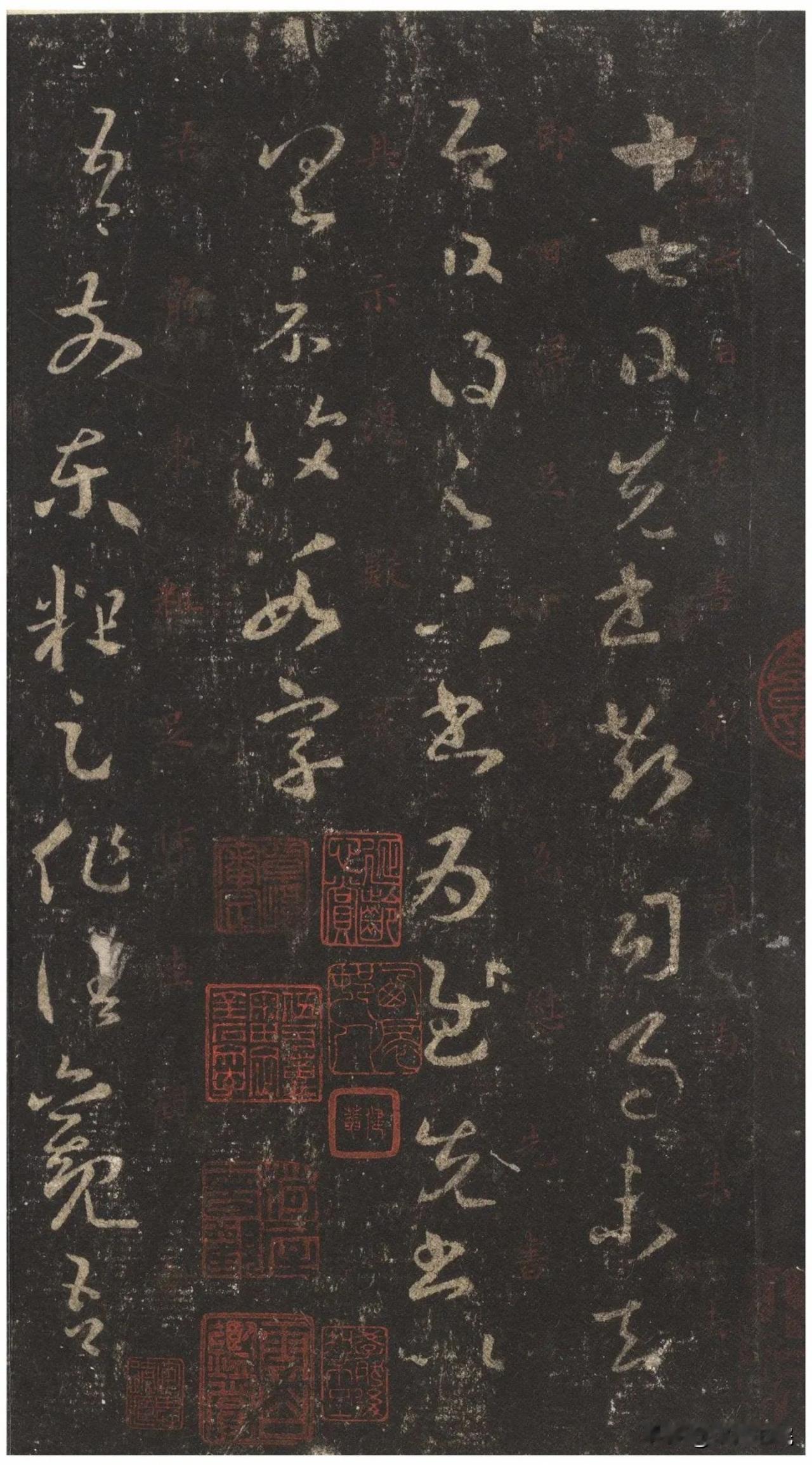 碑刻版《十七帖》和墨迹差别大吗？

此处“墨迹”若指王羲之原迹，则无从比较，因为