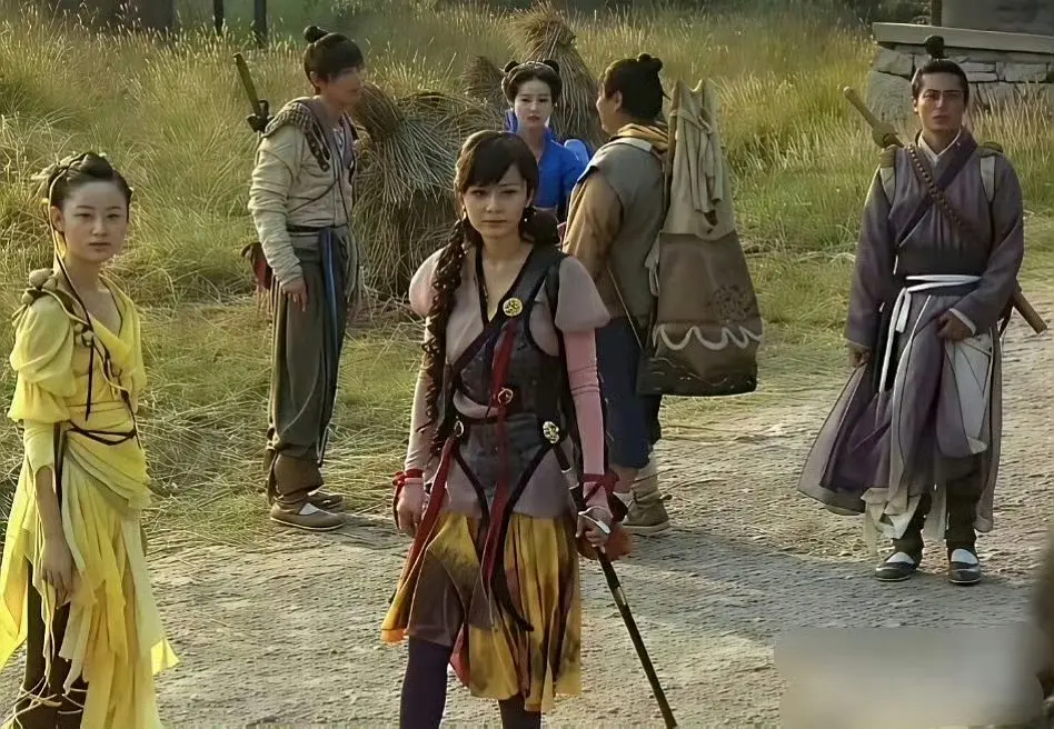 仙剑多年前路透 刘诗诗看起来比杨幂嫩好多 