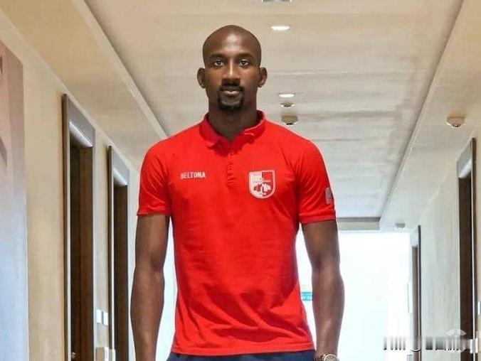 中超绯闻外援---亚姆卡姆…据悉，喀麦隆后卫亚姆卡姆将加盟武汉三镇，球员身价80