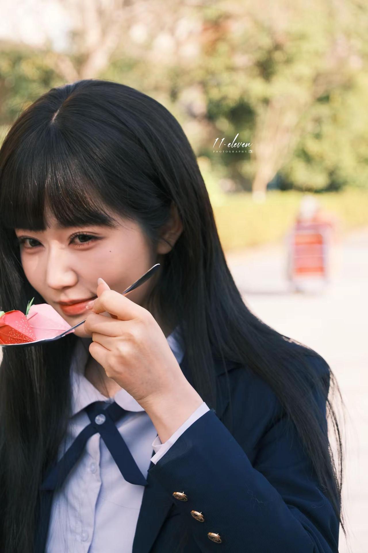 校园女神。@岳雨婷 岳雨婷 校园女神 这个家我罩了 绝美侧颜 是女神来的