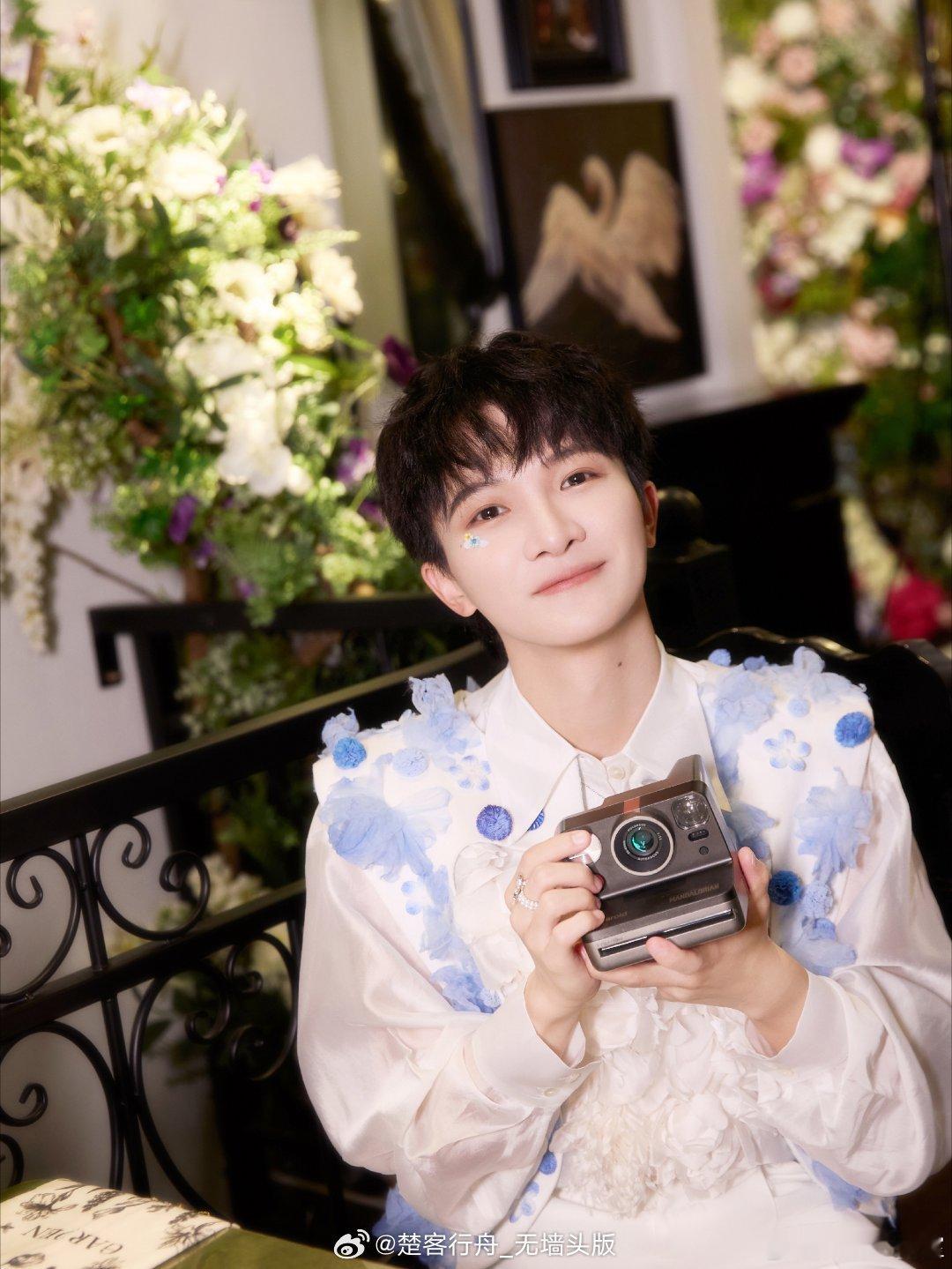 #周深生日大片#周深真的太适合这种清新自然风了！ ​​​