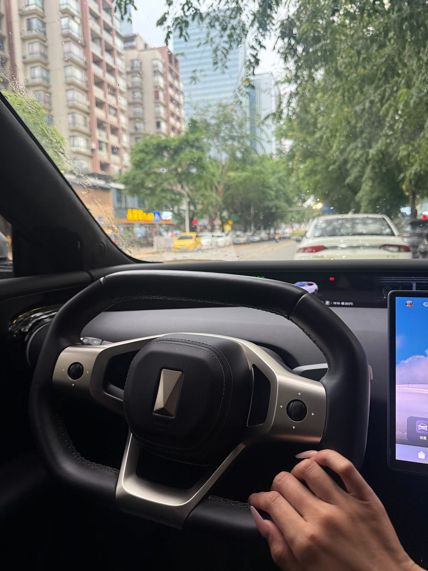 国家继续出手调控油价虽然对于新能源车主来说，油价涨跌确实影响不大，毕竟不用加油。