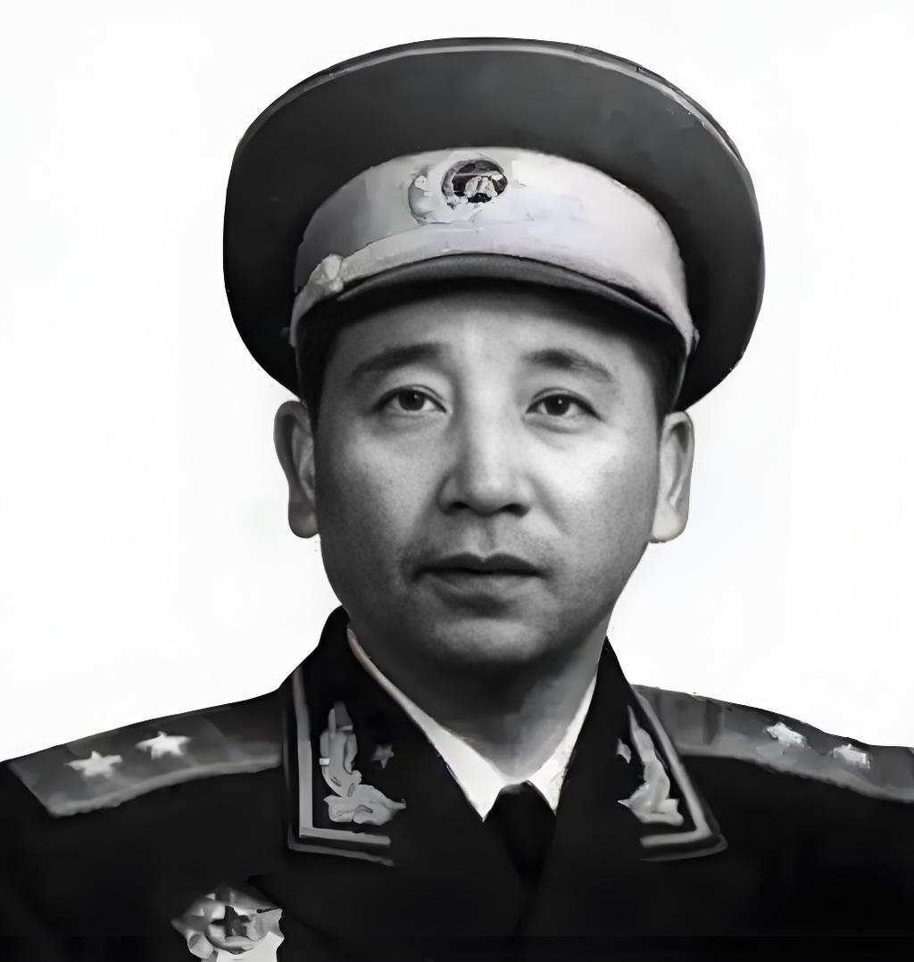 1956年，时任昆明军区副司令员的秦基伟深入基层部队调研工作。深夜思虑部队训练与