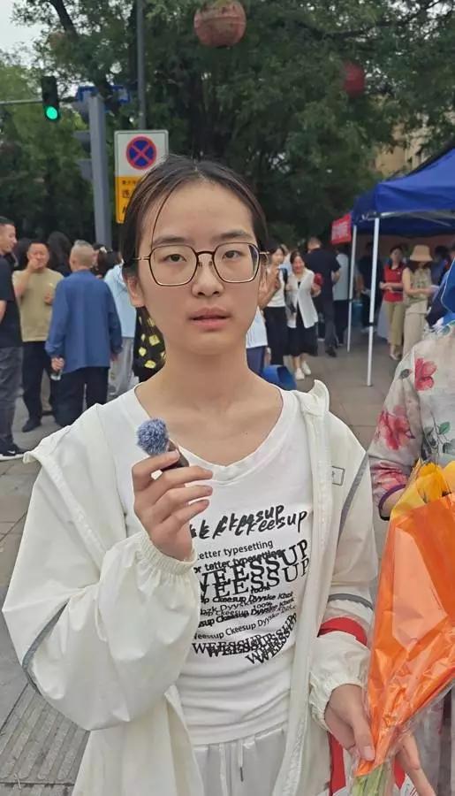 如今考生一年年减少，2026年比往年少了45万，这背后是家庭对“教育改变命运”的