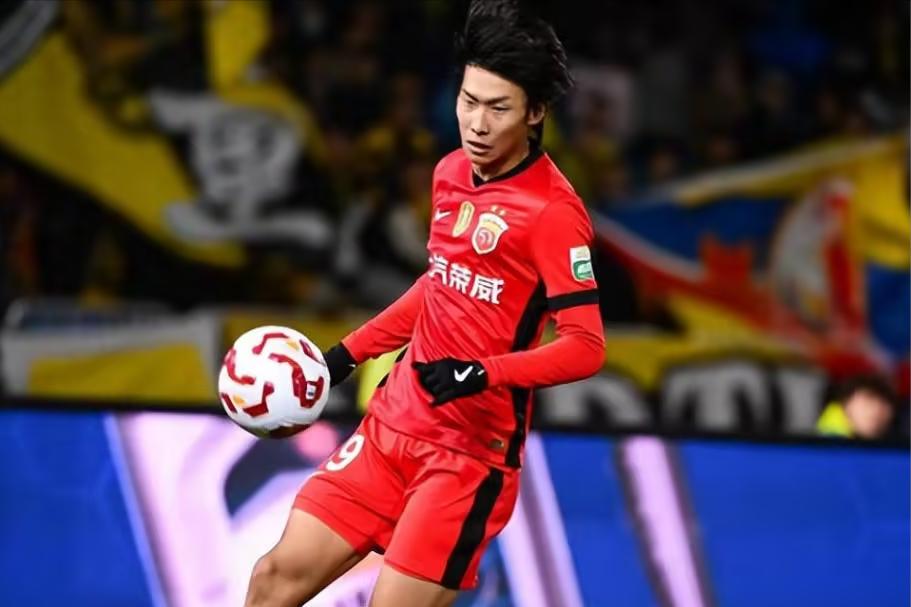 脚踝重伤让他错失了U23亚洲杯的舞台，冬训期间又遭遇腹股沟新伤——21岁的上海海