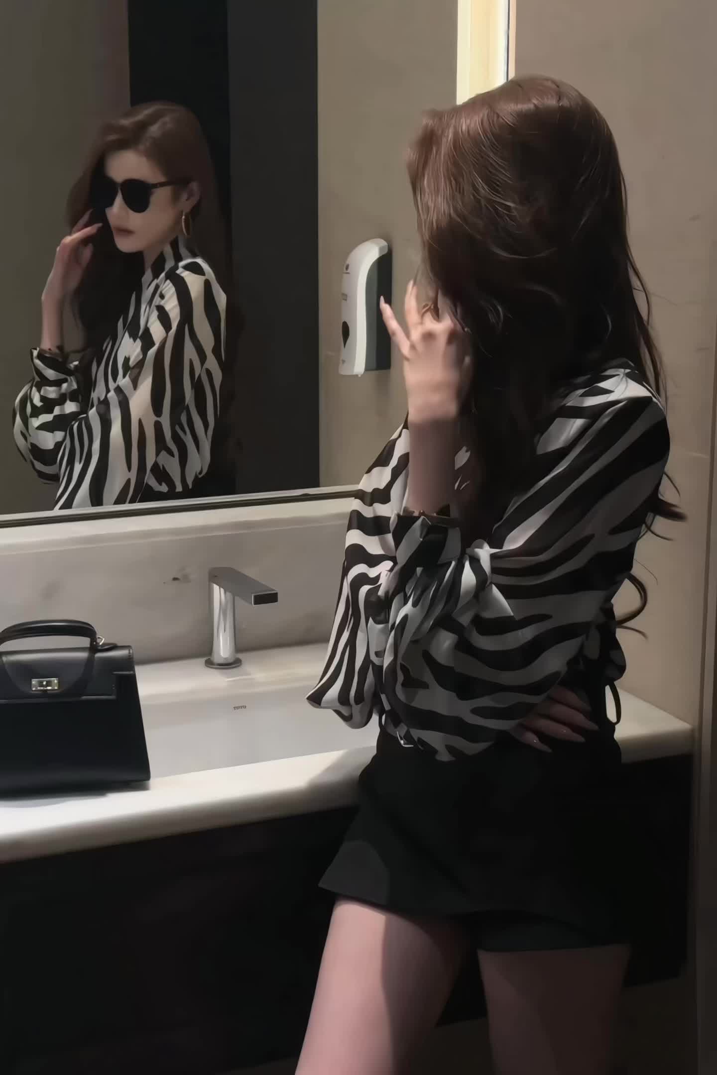 感情有什么好讲的 谁在你最需要的时候出现 谁就是对的人