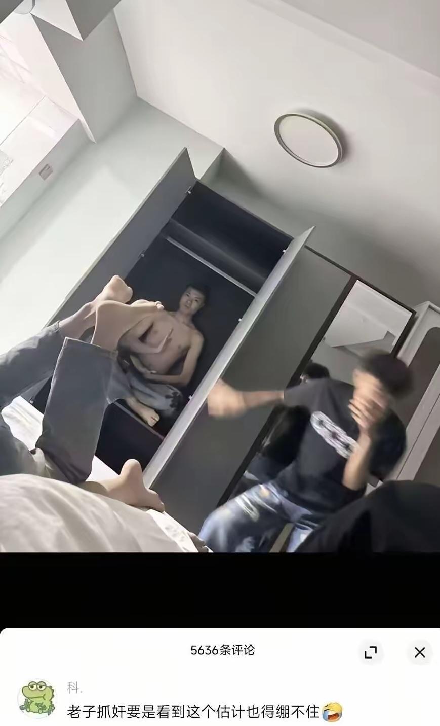 男子突然杀回家，本来是准备捉奸的，谁知道在家里的衣柜里面，还真的有了一个发现
