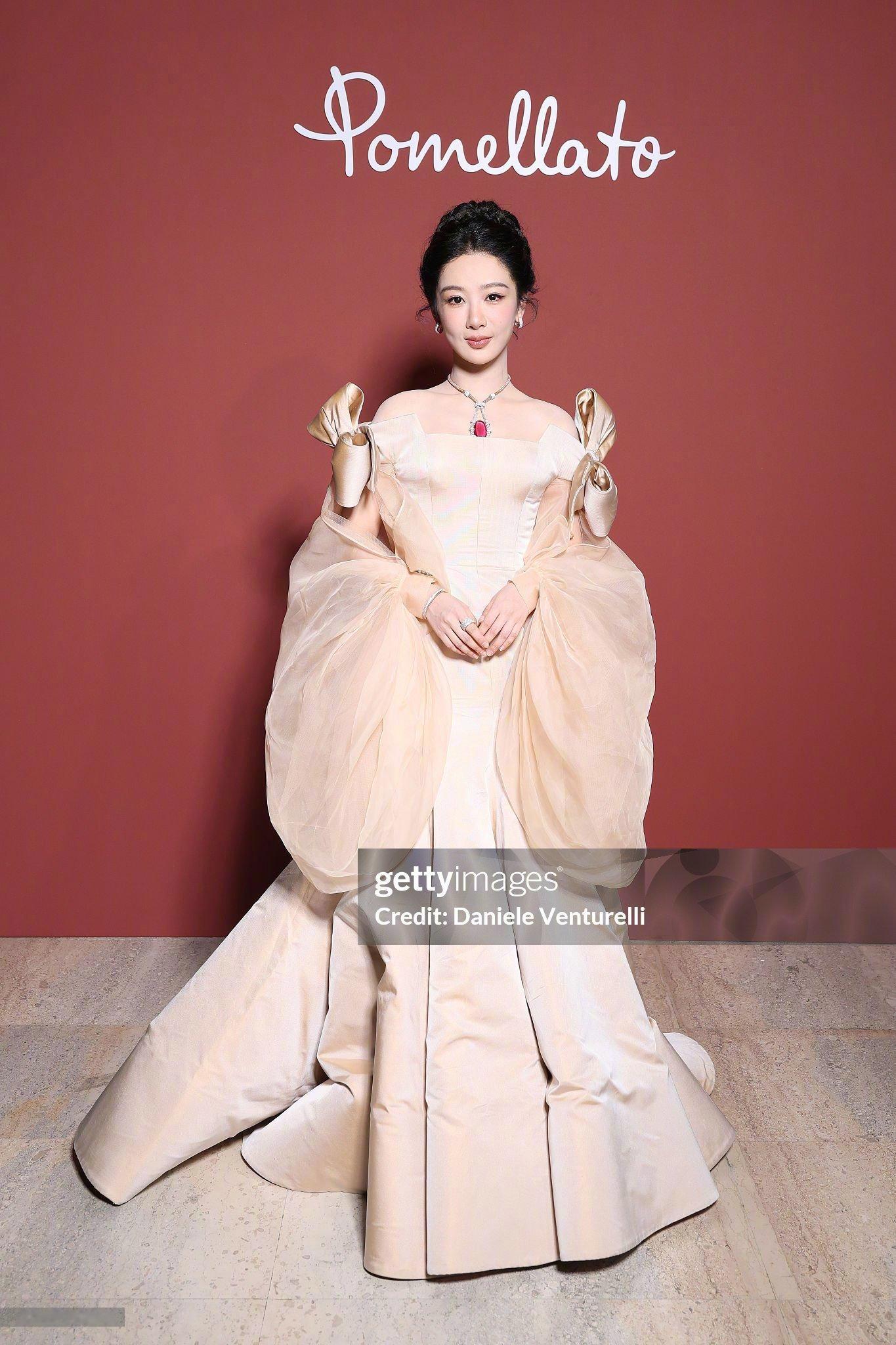杨紫 巴黎Pomellato宝曼兰朵珠宝展，身着Alexis Mabille 2