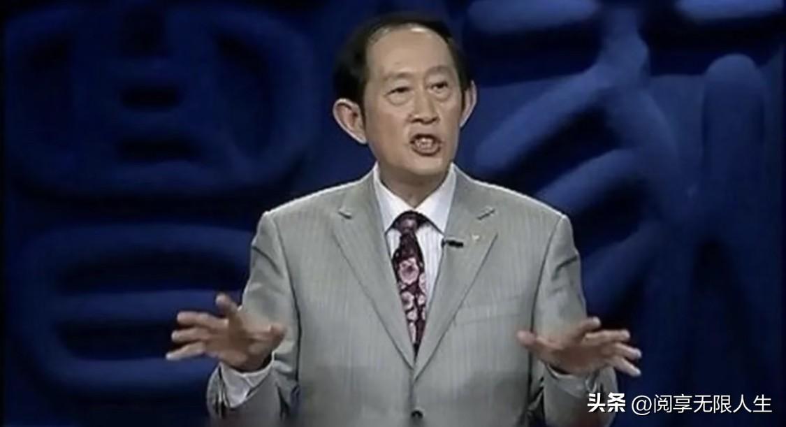 王立群教授说：
“当你接触的人越多，就会发现：能认栽、懂示弱、会后撤、不动声色、