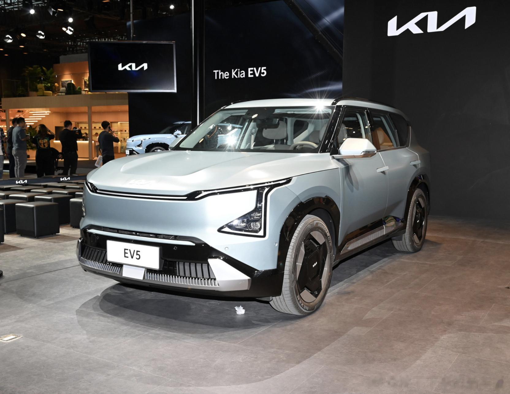 #这是你要的潮车吗# 起亚国产EV5，目前3款标准续航车型配64kW·h电池组，