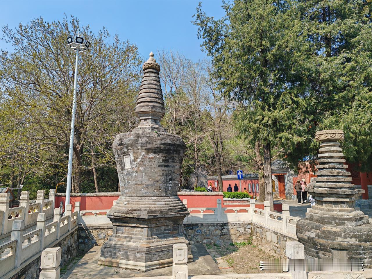 打卡千年古寺——潭柘寺，真的太值了！潭柘寺始建于西晋，距今1700多年，是北京最