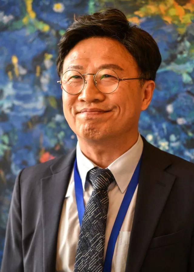 金庆焕（1934年10月25日-2024年5月22日），浙江临海人，海洋地质、油