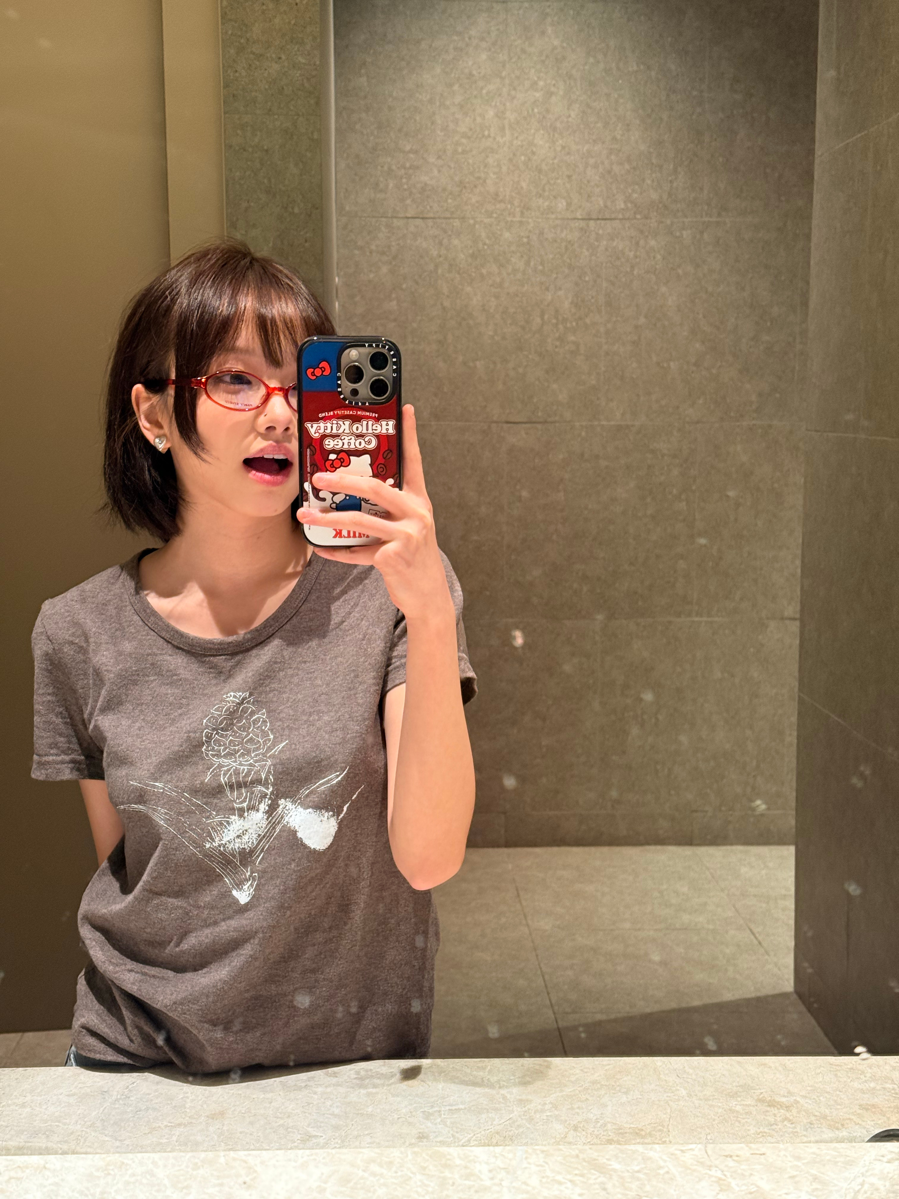 看我kitty手机壳萌不 ​​​