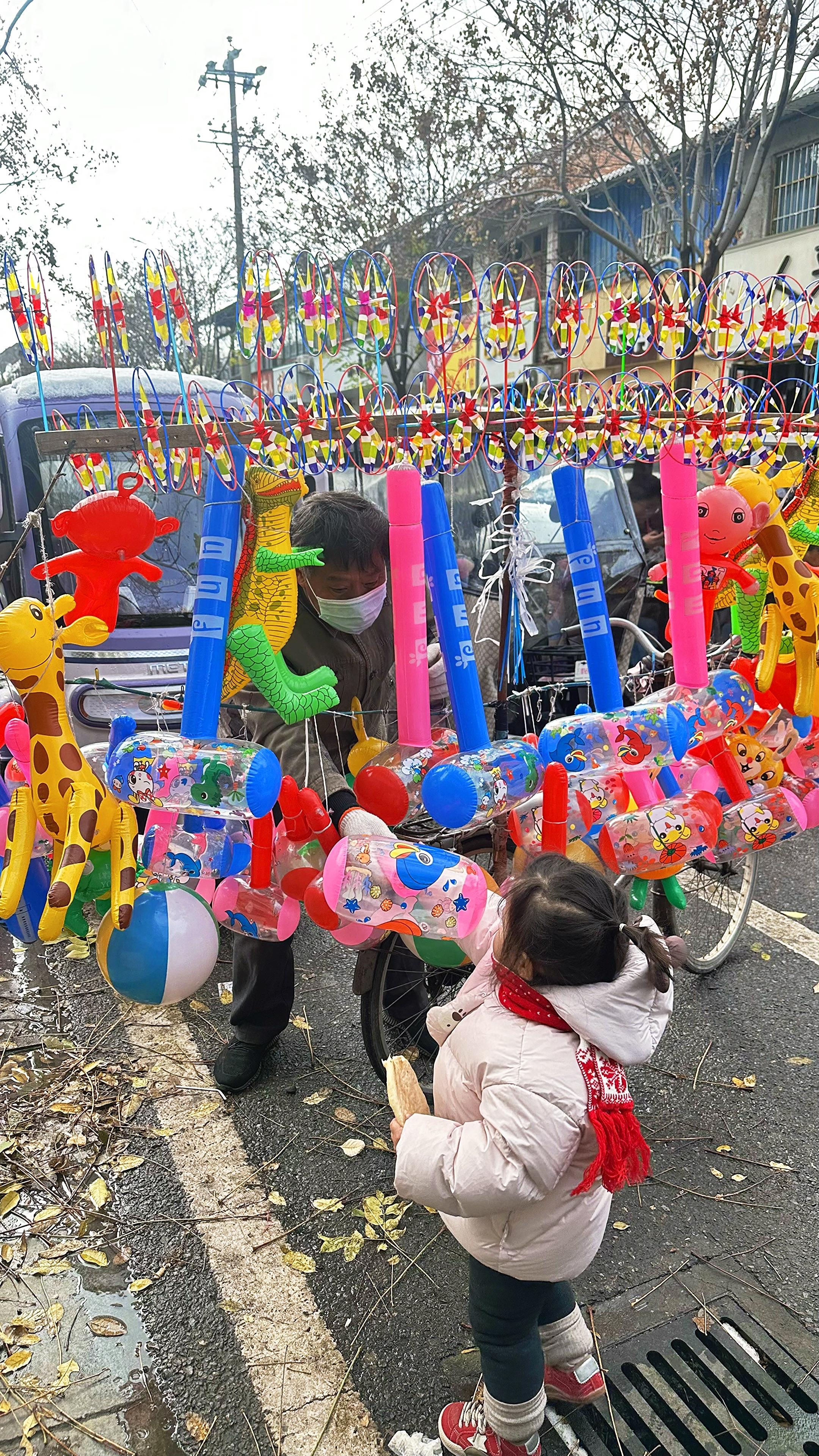 终于读懂朝花夕拾  大概就是  你今年30岁了  买得起3岁时想要的充...