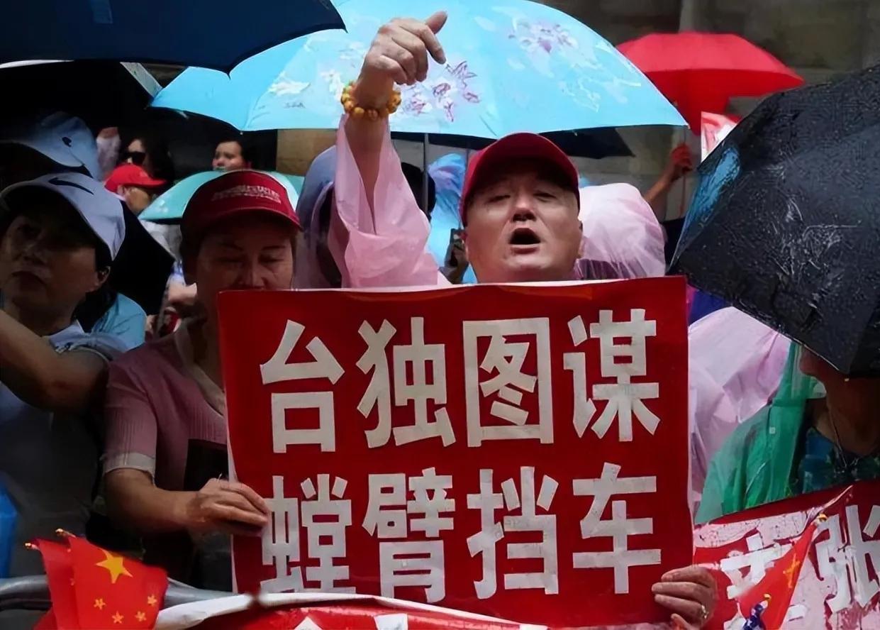 台湾撑过100天后，不就变成了一片废墟吗？
 
当民进党当局拿着2300万同胞的