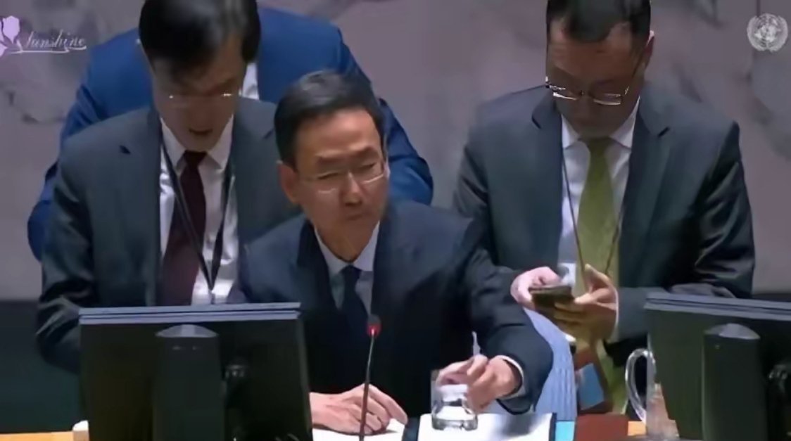 也门这个小国可能做梦也没有想到，他居然有机会参加安理会的会议！“按照联合国暂行规