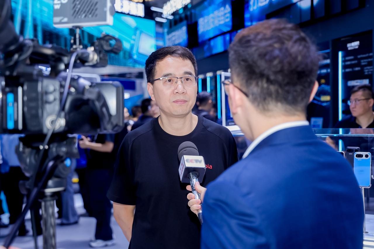 努比亚推出全球首款AI智能体手机，将会怎样改变手机行业？

近年智能手机行业陷入
