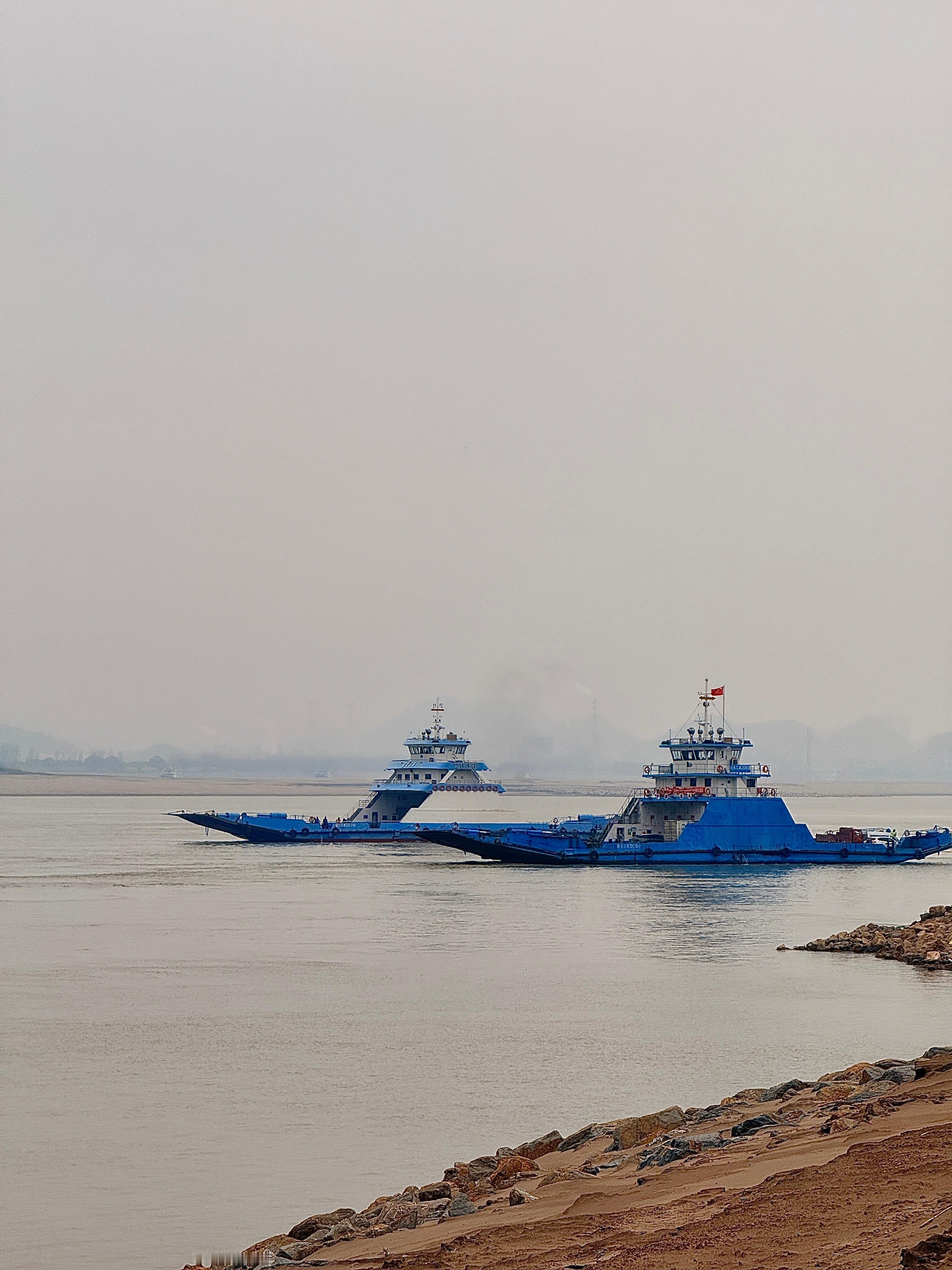 听风八百遍，才知是人间；行程八万里， 鲜花赠自己 