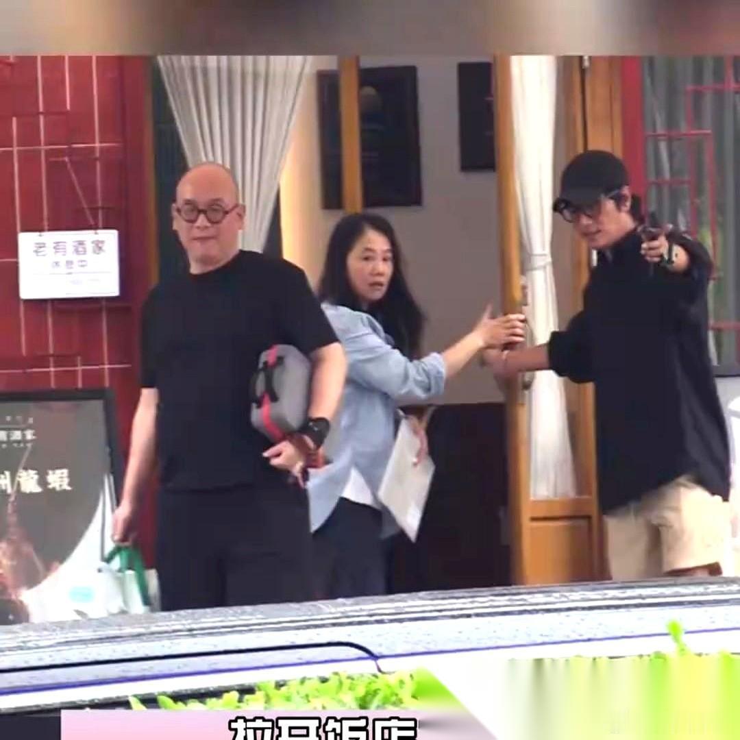 陈坤老了也是法拉利？这话我以前不信，直到看到他聚餐后的视频。 6月12号，陈坤跟