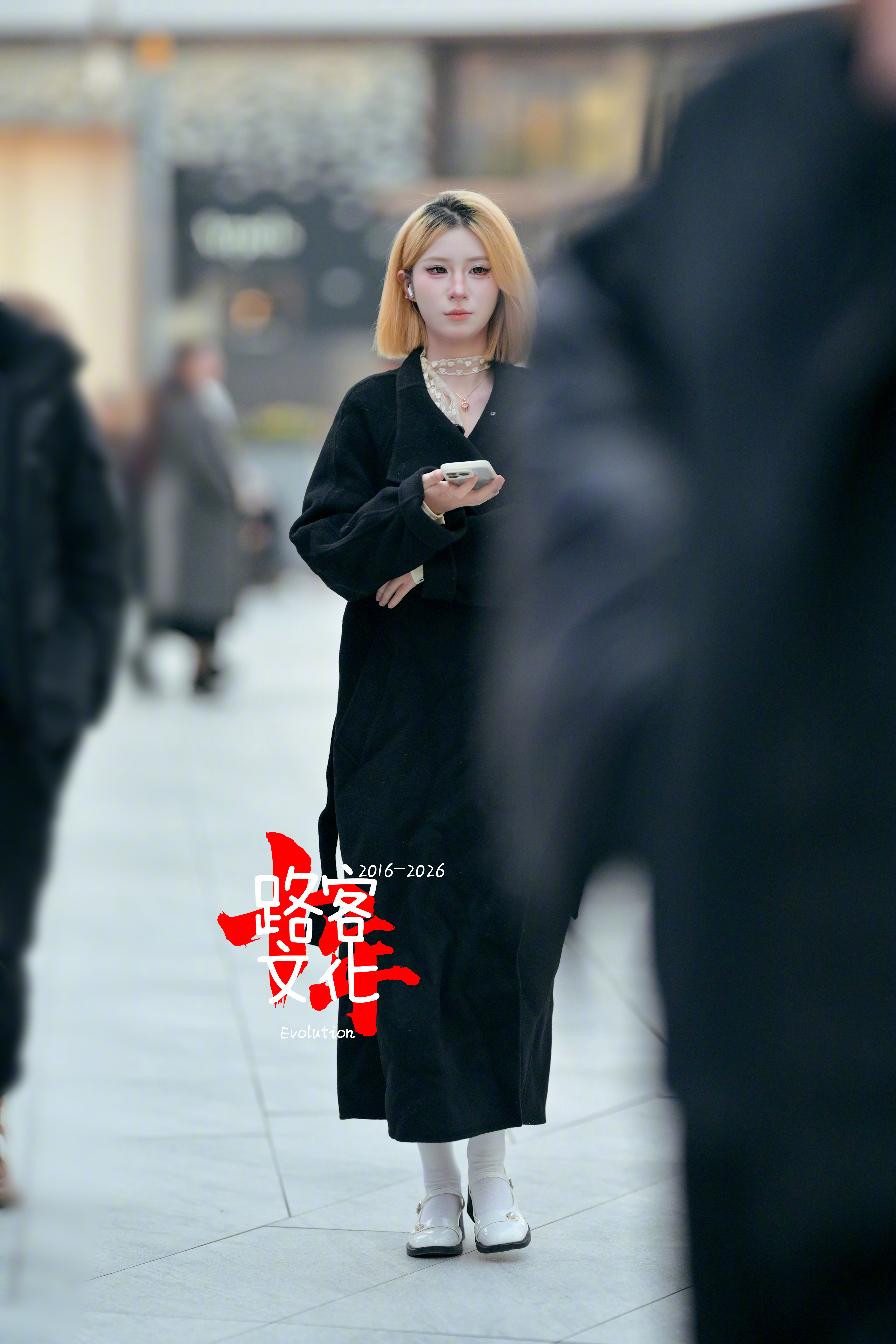 小姐姐还有一张 