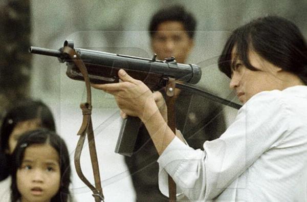 越南民众训练使用捷克斯洛伐克SA25/SA26冲锋枪

SA25和SA26冲锋枪