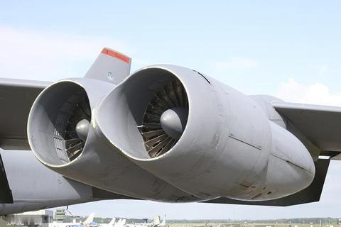 老轰炸机坠毁敲响警钟：B-52原配TF33发动机功过深度剖析
 
近期美军一架承
