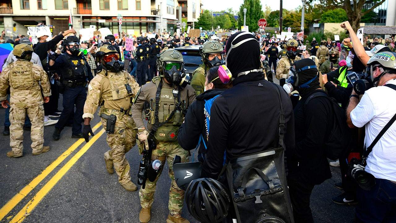 约250名国民警卫队员10月1日起在波特兰市集结，接受应对内部骚乱的专项训练，预