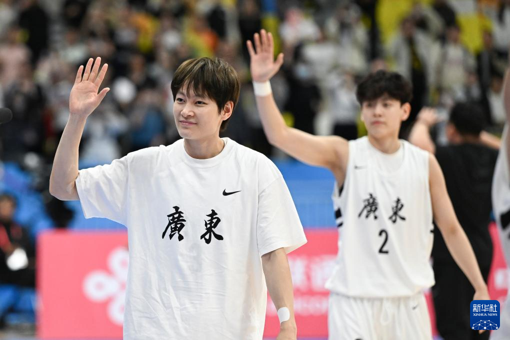 女子成年组半决赛，杨门姐妹！ 