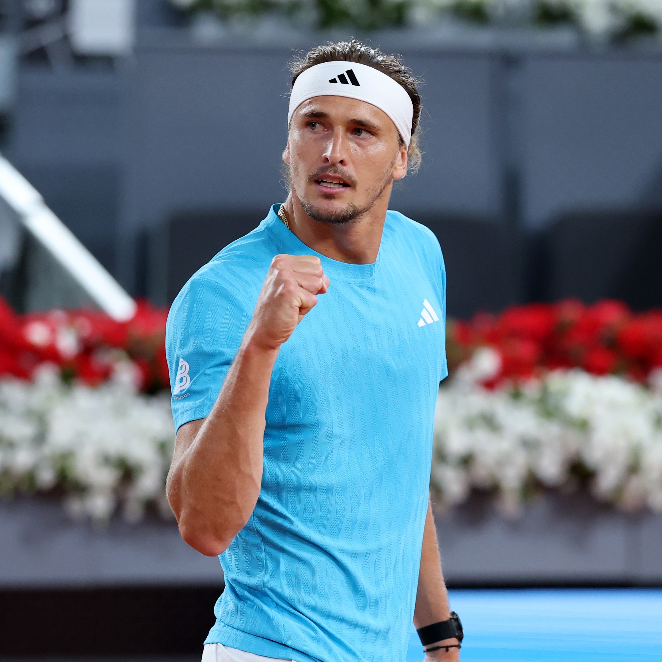 马德里：科博利6-3/5-7/6-4力克梅总，首进大师赛八强，将战兹维列夫，后者