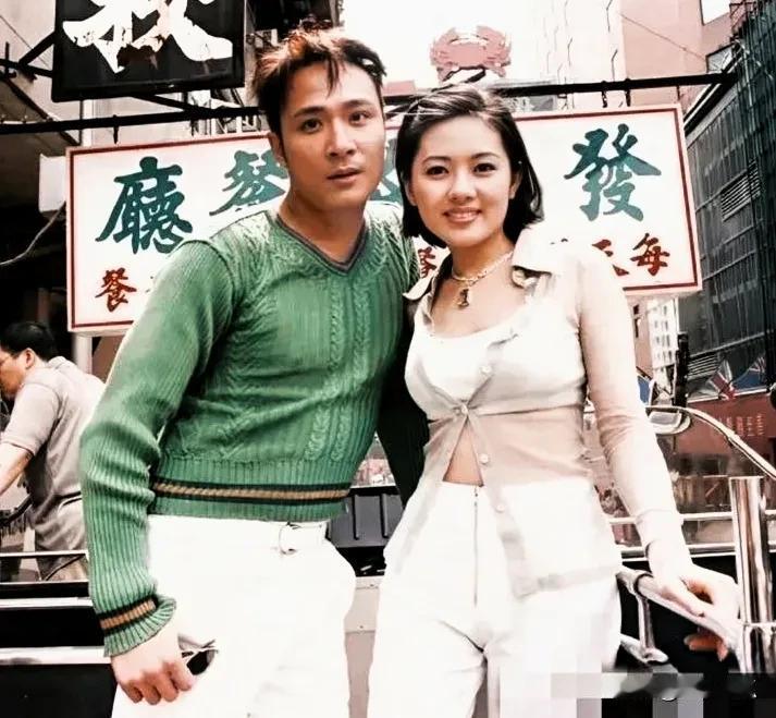这两位演员有谁认识？男士帅气，有一张酷酷的脸型，男子气十足。女士美丽动人，清纯可