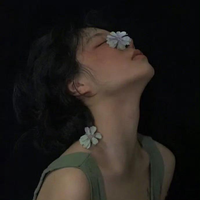 稻盛和夫说：“改变贫穷的唯一出路，越没钱，越不要着急去赚钱，越没钱，越不要大方。