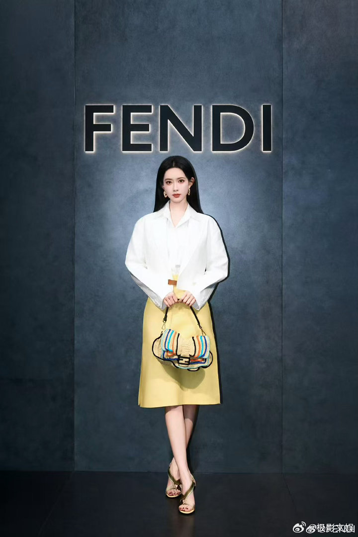 孟子义自在鲜活孟子义Fendi大片孟子义自在鲜活，好看，蛙趣爱了 